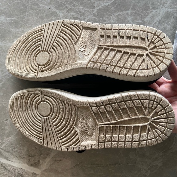 Women’s Nike Air Jordan 1 Retro low - python print - Picture 6 of 6